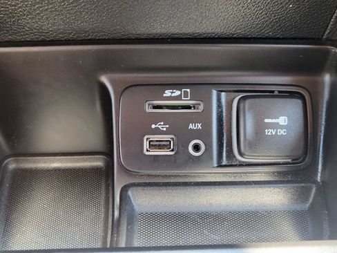Used 2016 Jeep Cherokee Sport FWD image 34