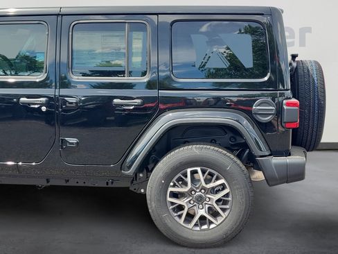 New 2025 Jeep Wrangler Sahara image 4