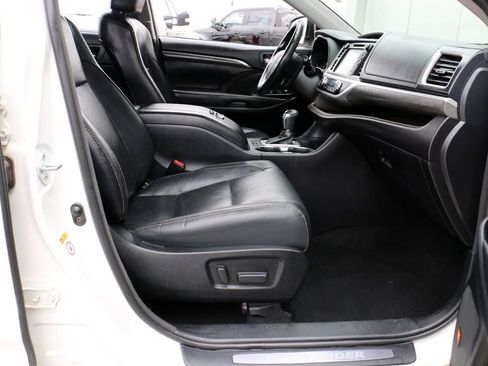 Used 2017 Toyota Highlander Limited FWD image 34