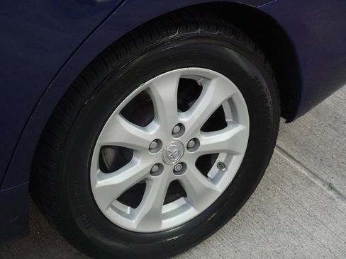 Used 2011 Toyota Camry LE image 27