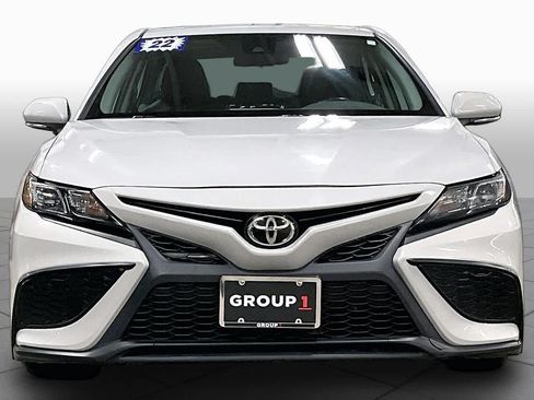 Used 2022 Toyota Camry SE w/ Cold Weather Package FWD image 4