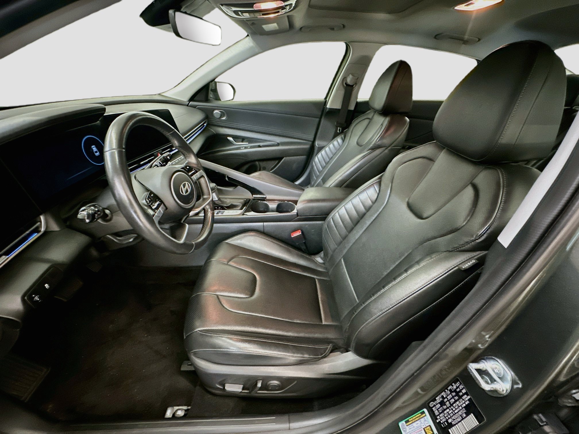 Used 2025 Hyundai Elantra Limited FWD image 13