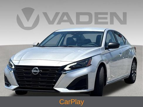 Used 2024 Nissan Altima 2.5 SV FWD image 3