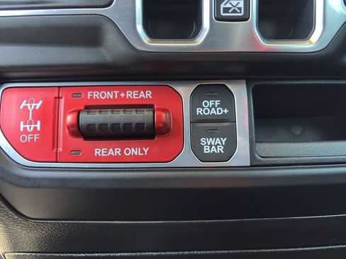 Used 2020 Jeep Gladiator Rubicon w/ Dual Top Group AWD/4WD image 23
