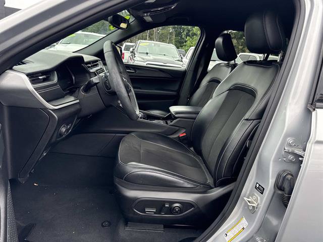 Used 2023 Jeep Grand Cherokee Altitude AWD/4WD image 7