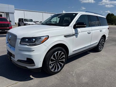 Used 2023 Lincoln Navigator Reserve AWD/4WD image 2