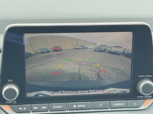 Used 2024 Nissan Rogue S AWD/4WD image 18
