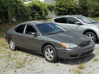 Used 2005 Ford Taurus SE