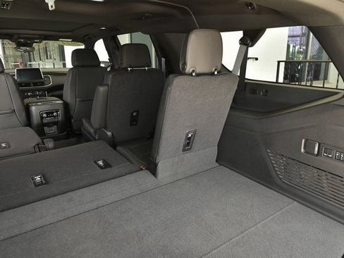 Used 2024 Chevrolet Suburban High Country AWD/4WD image 20