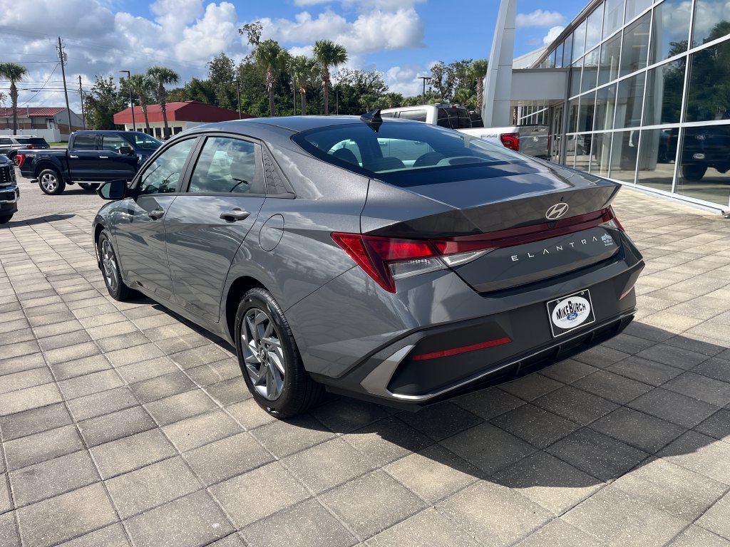 Used 2024 Hyundai Elantra SEL FWD image 4