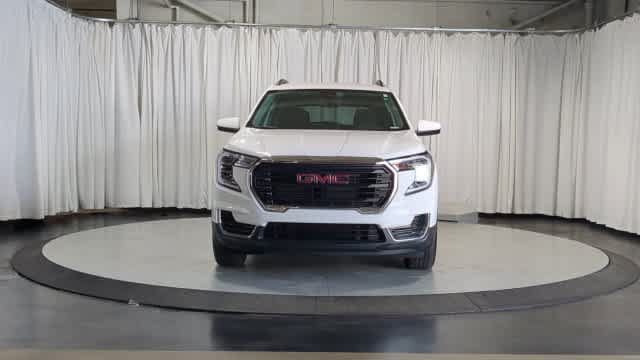 Used 2023 GMC Terrain SLE w/ Driver Convenience Package AWD/4WD image 3