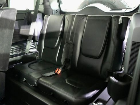 Used 2021 Land Rover Defender 110 SE image 29