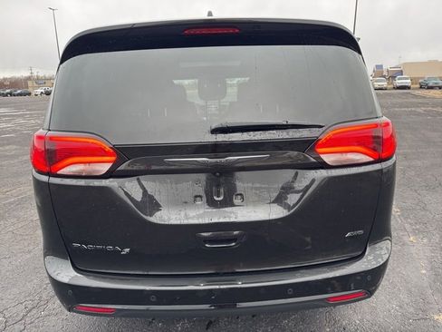Used 2020 Chrysler Pacifica Touring-L w/ Advanced Safetytec Group image 5