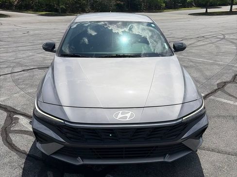 Used 2025 Hyundai Elantra Sport FWD image 11
