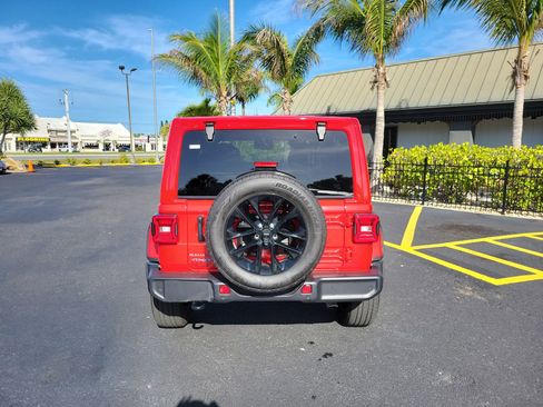 Used 2025 Jeep Wrangler Unlimited Sahara w/ Safety Group AWD/4WD image 7