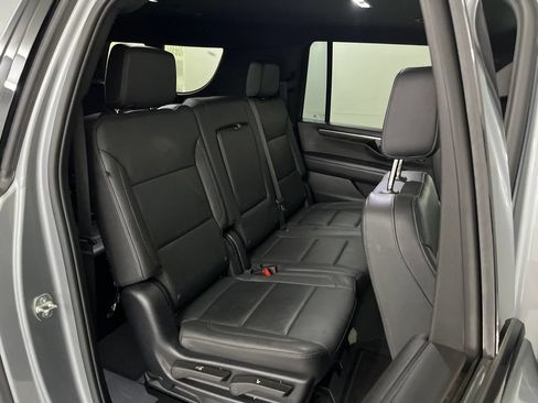 Used 2025 Chevrolet Suburban Z71 AWD/4WD image 19