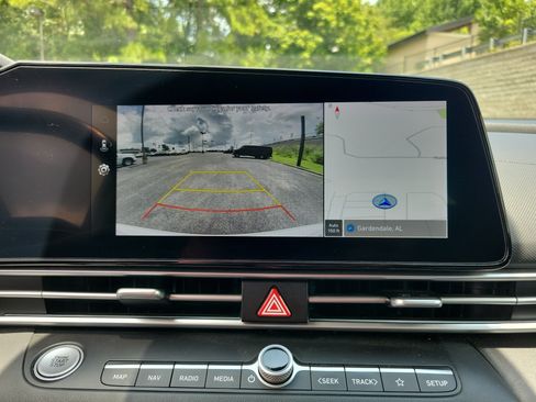 Used 2025 Hyundai Elantra SEL FWD image 13