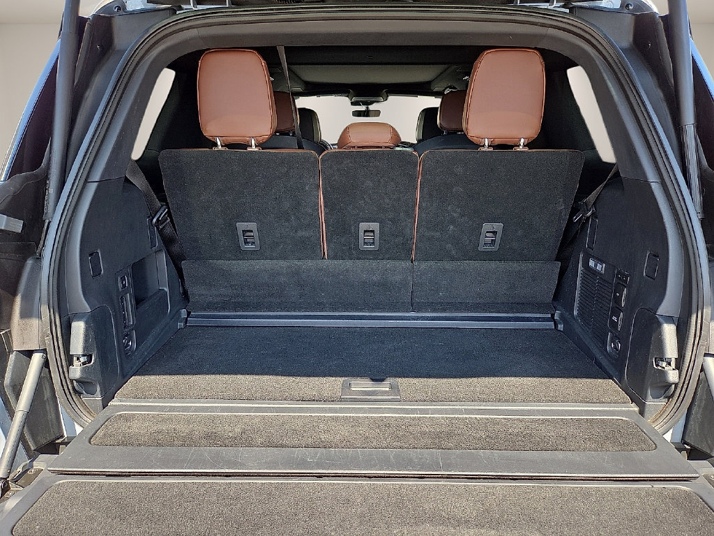 Used 2025 Lincoln Navigator Reserve AWD/4WD image 9