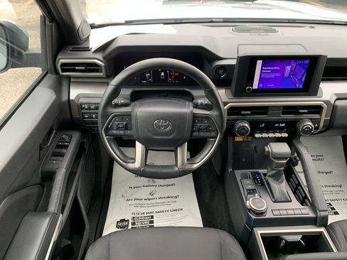 Used 2024 Toyota Tacoma SR5 w/ SR5 Upgrade Package AWD/4WD image 17
