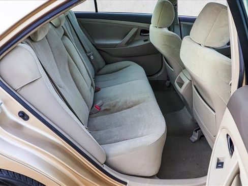 Used 2010 Toyota Camry LE image 23