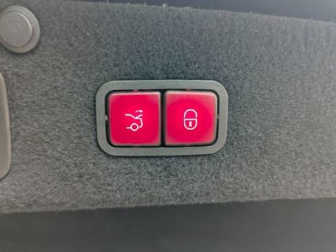 Used 2018 Mercedes-Benz S 560 Sedan image 18
