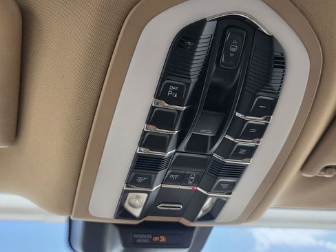 Used 2016 Porsche Macan S image 22