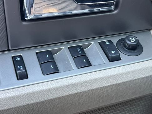 Used 2011 Ford Expedition XLT image 14