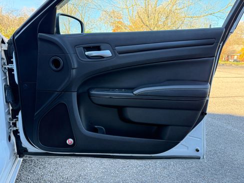 Used 2015 Chrysler 300 S image 25