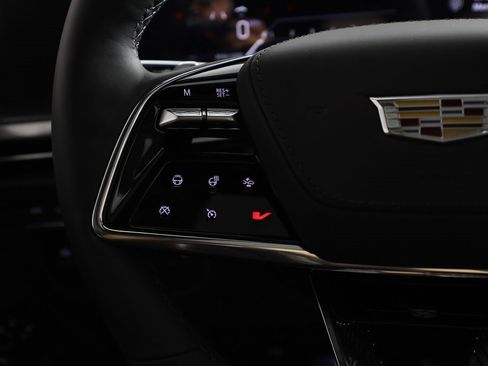 Used 2025 Cadillac Escalade V w/ LPO, ONYX Package image 21