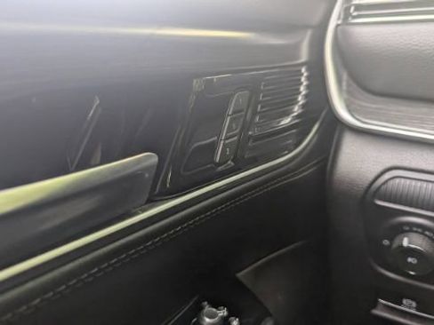 Used 2023 Jeep Wagoneer L Series II image 34