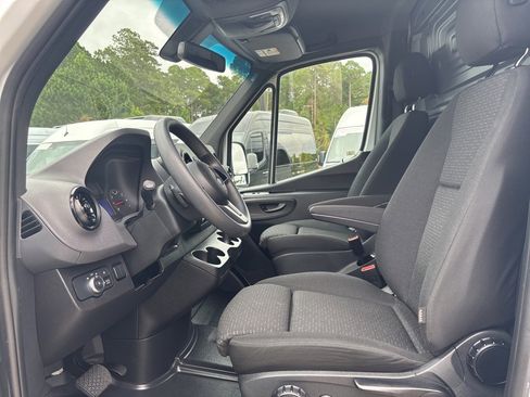 Used 2023 Mercedes-Benz Sprinter 144 Cargo image 40