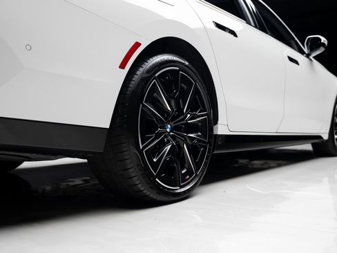 Used 2024 BMW 760i xDrive image 79