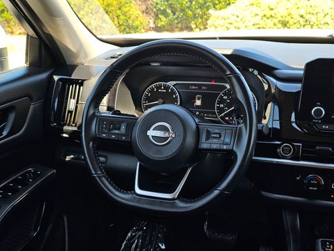 Used 2024 Nissan Pathfinder SV FWD image 24