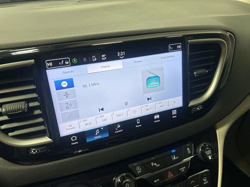 Certified 2024 Chrysler Pacifica Touring-L image 32