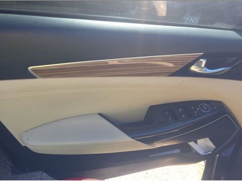 Used 2018 Kia Cadenza Premium w/ Luxury Package image 15