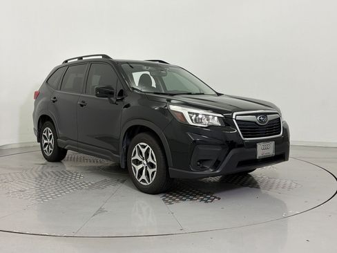 Used 2019 Subaru Forester Premium AWD/4WD image 7