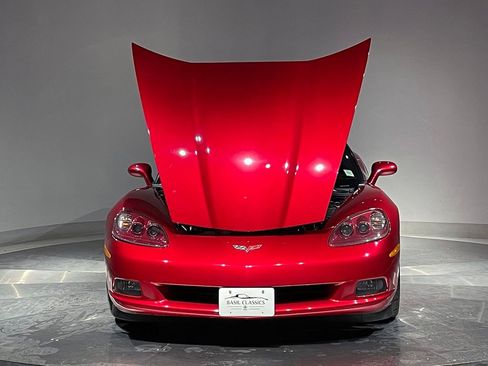 Used 2005 Chevrolet Corvette Coupe w/ Preferred Equipment Group RWD image 28