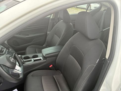 Used 2025 Nissan Altima 2.5 SV FWD image 25