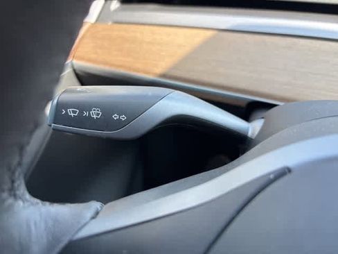 Used 2022 Tesla Model Y Performance image 14