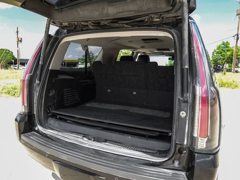 Used 2018 Cadillac Escalade ESV Luxury RWD image 50