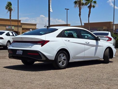 Used 2026 Hyundai Elantra SE w/ Cargo Package FWD image 4