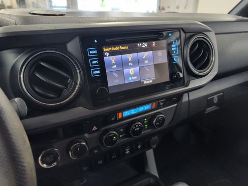 Used 2016 Toyota Tacoma TRD Sport w/ Premium & Technology Package AWD/4WD image 10