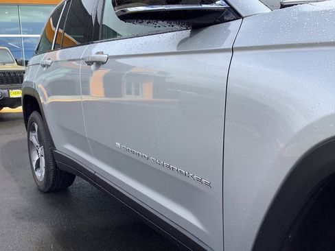 New 2025 Jeep Grand Cherokee Limited image 42