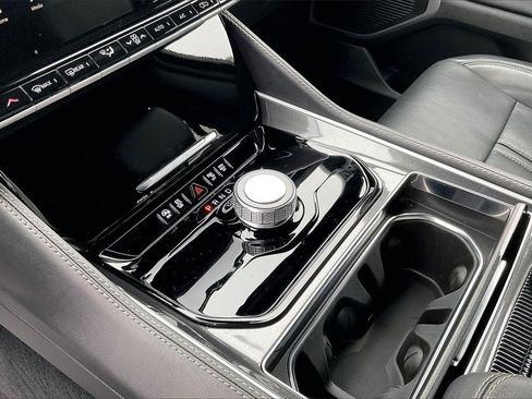 Used 2024 Jeep Wagoneer 2WD w/ Premium Group I image 15