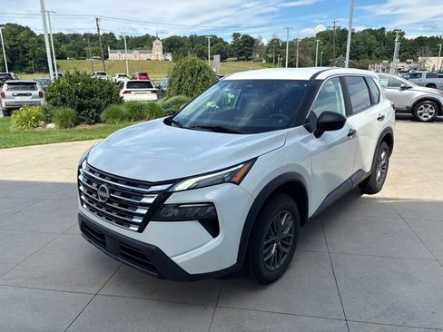 Used 2024 Nissan Rogue S FWD image 3