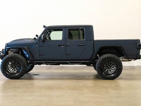 Used 2025 Jeep Gladiator Sport image 25