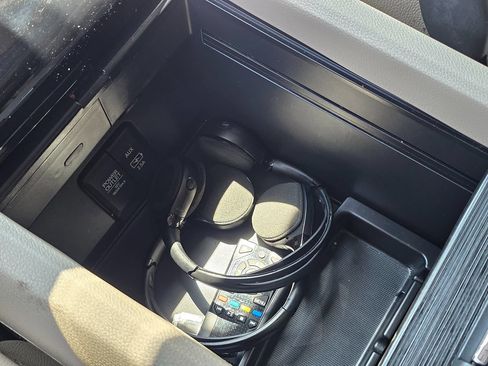 Used 2021 Honda Pilot Elite image 46