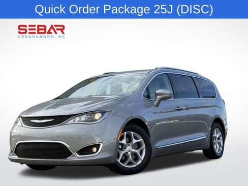 Used 2017 Chrysler Pacifica Touring-L Plus w/ Tire & Wheel Group image 1