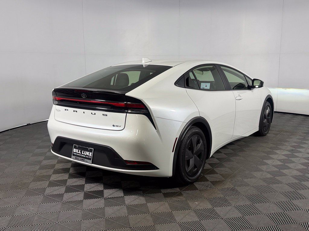 Used 2025 Toyota Prius LE FWD image 6