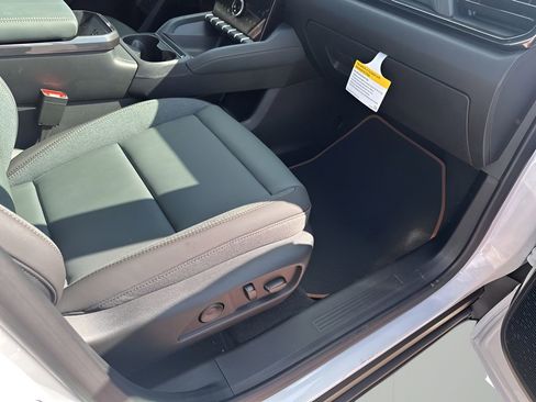 New 2026 GMC Terrain AT4 w/ Convenience Package III image 31